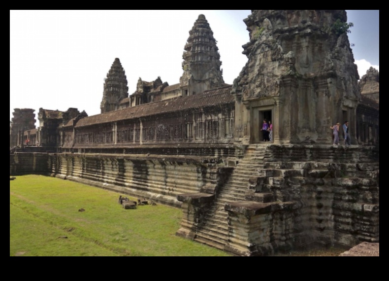 Khmer Krallıkları: Angkor Wat ve Kamboçya Sanatı